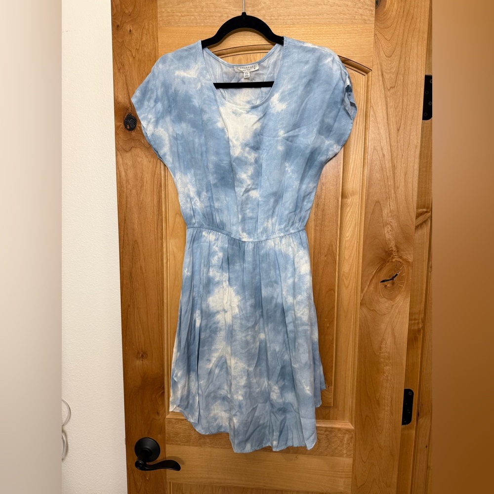 Blue and white abstract pattern dress